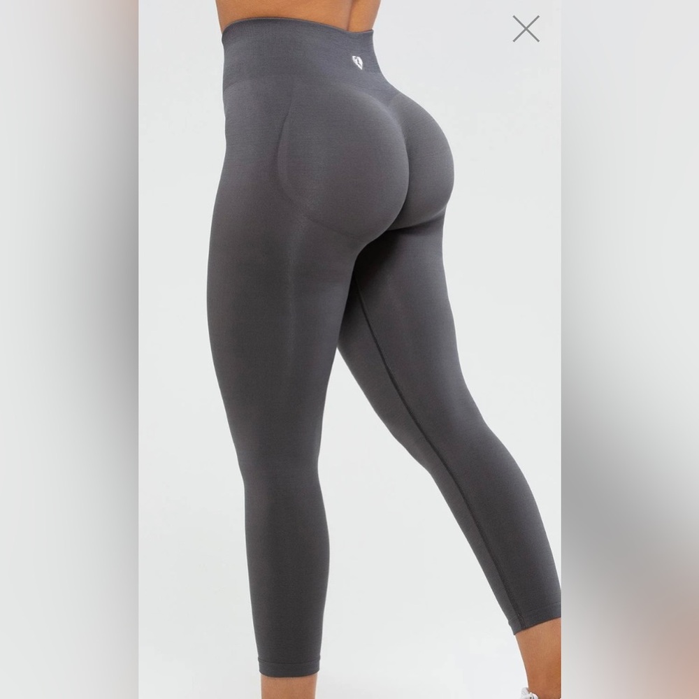 WOMENSBEST: Define Scrunch Seamless 7/8 Leggings in Graphite